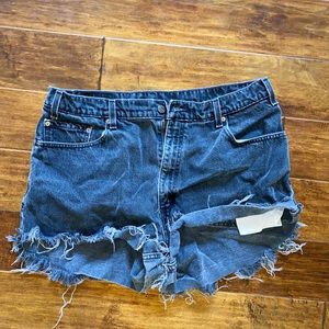 Distressed Light Wash Levi’s Mom Shorts